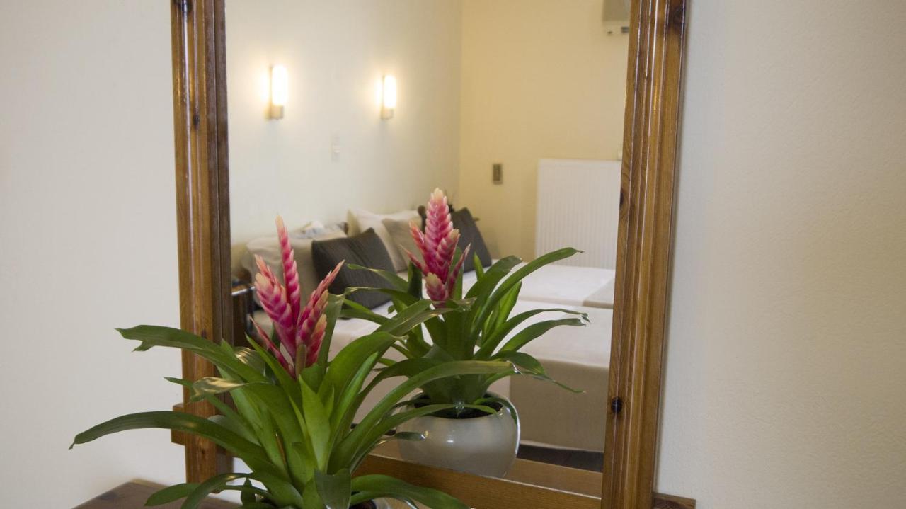 Fani Hotel Lutrá Edipszú Kültér fotó